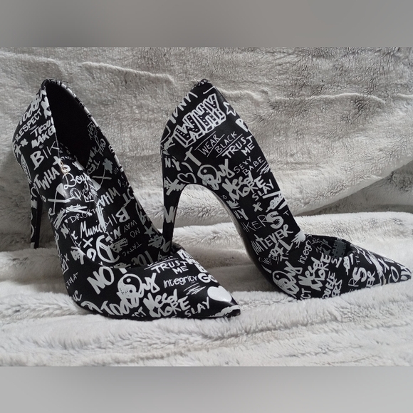 Aldo Shoes - Aldo Stessy Graffiti Heels Black and White - Size 7.5 - 4" Heel